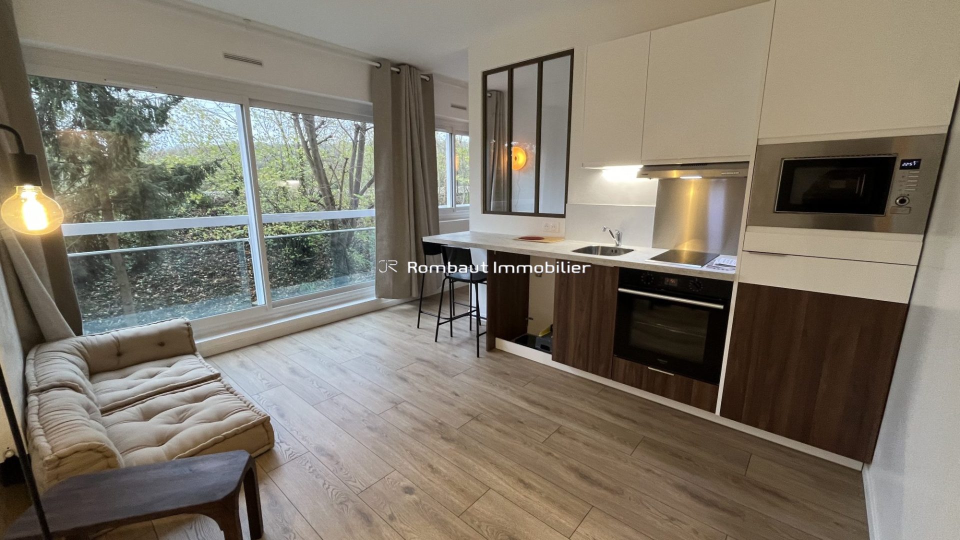 1764089083_LA6306_1_original