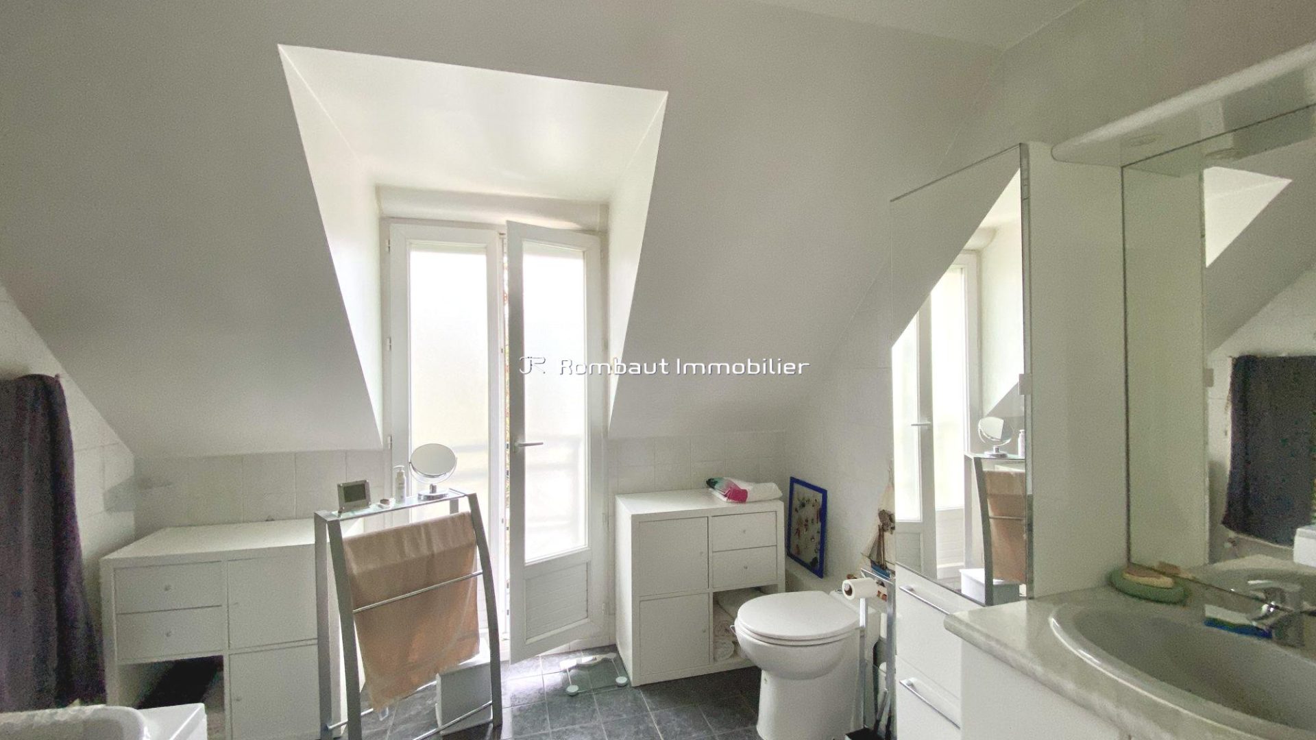 1764154100_VM3038_11_original