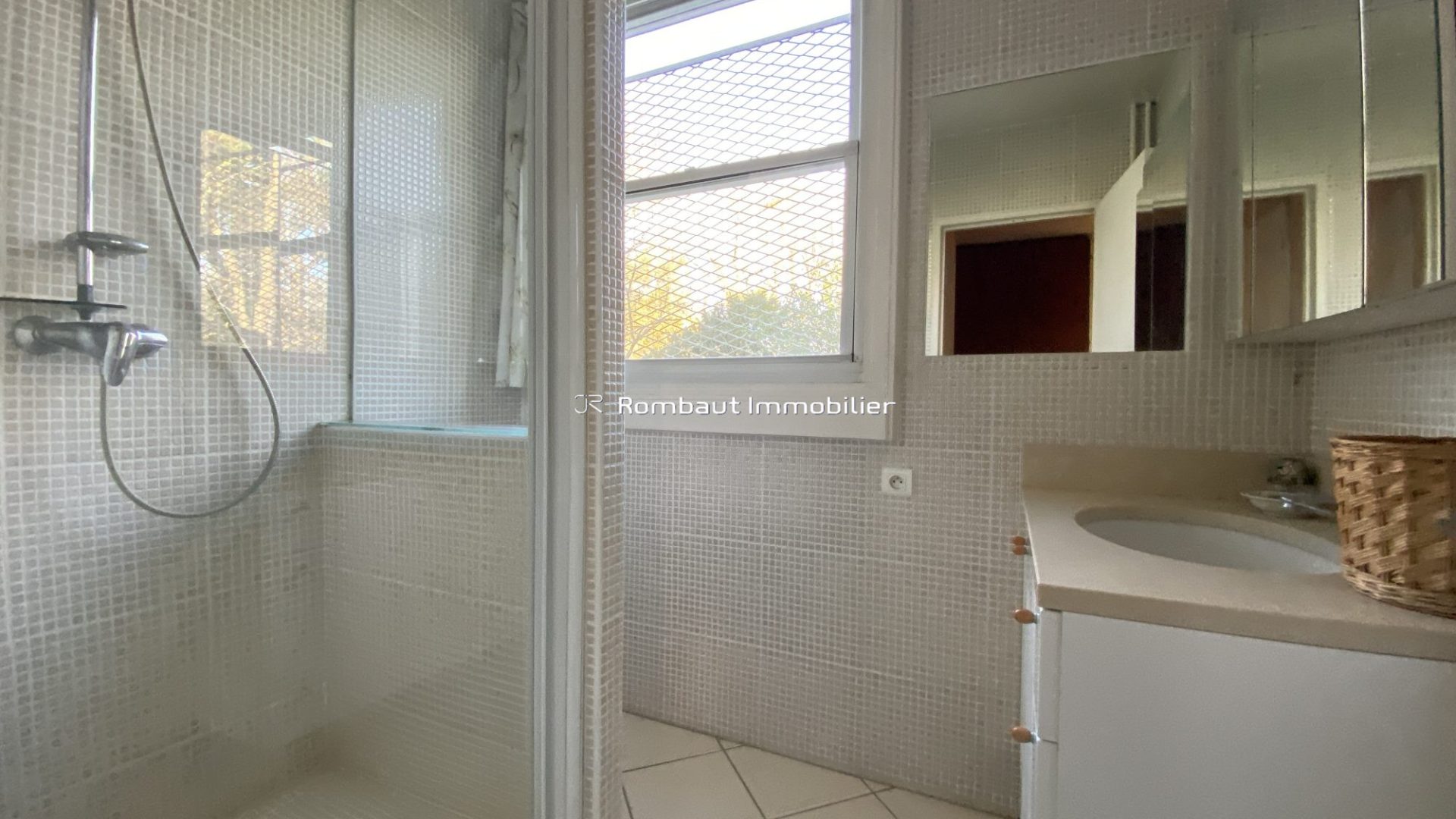 1764154998_VA6304_11_original