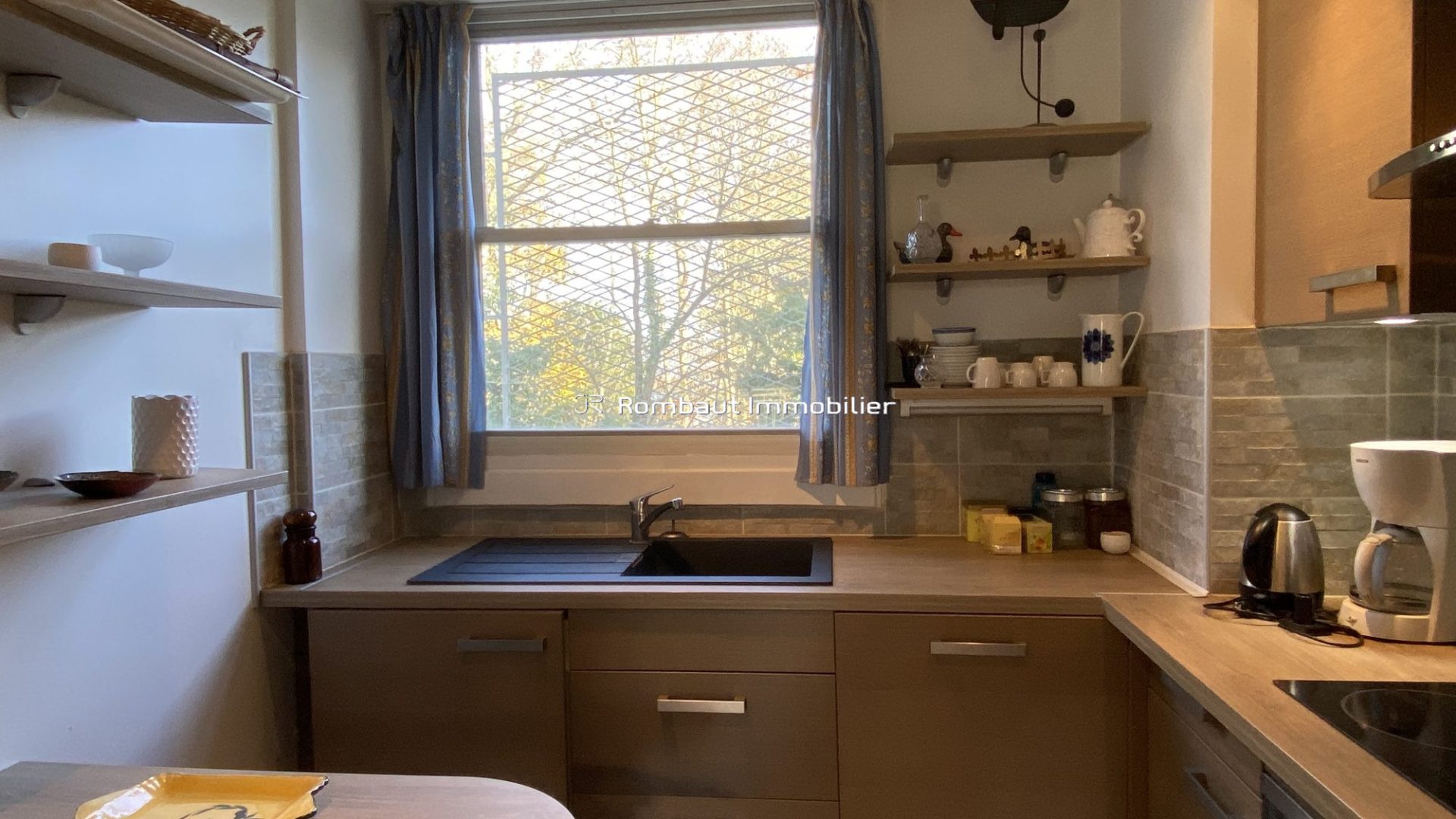 1764155010_VA6304_12_original