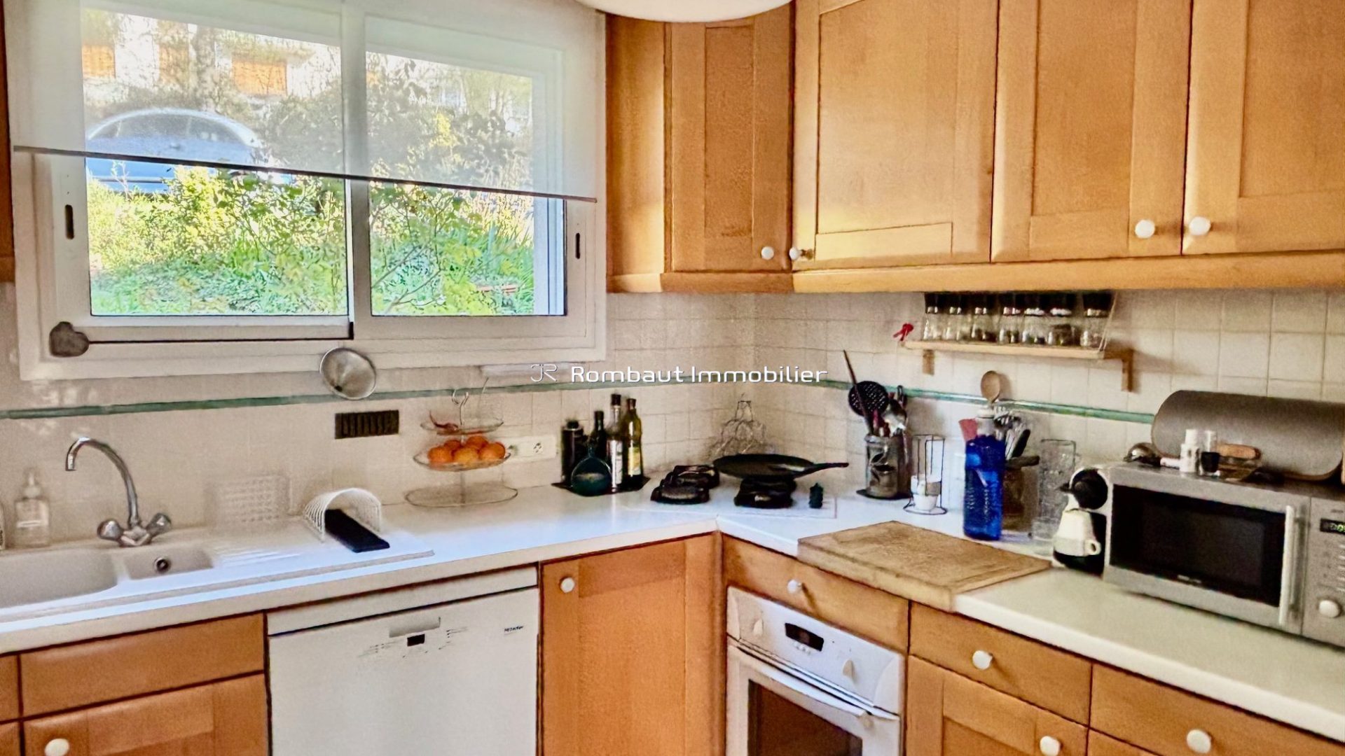 1773925577_VM3052_13_original