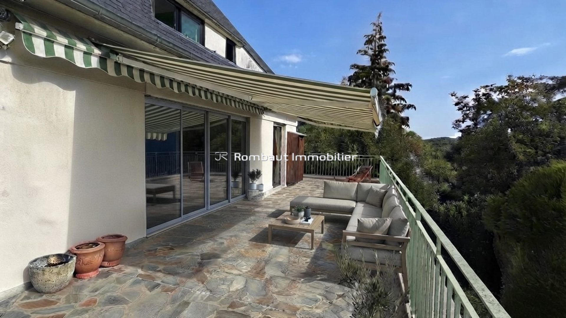 1789060175_VM3085_28_original